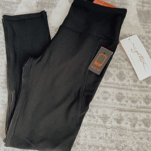 C by Gottex Black Capri Workout Leggings